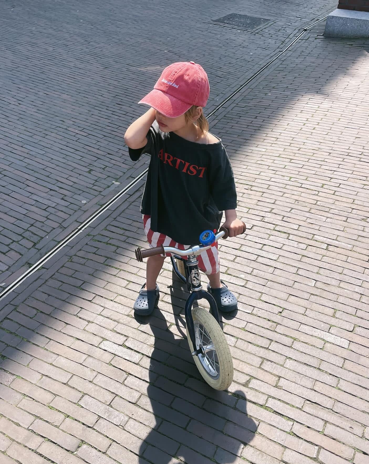artist tee | charcoal + racer red print