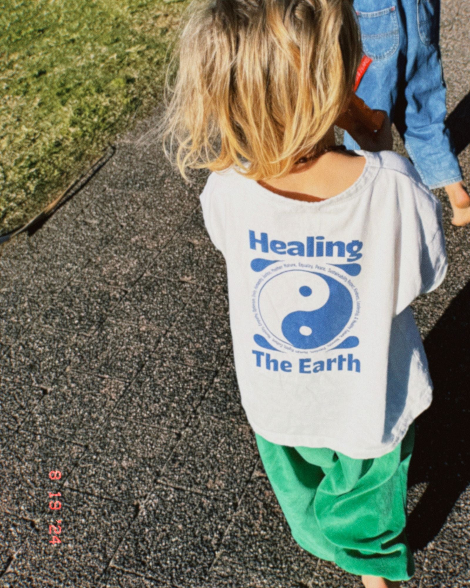 keep earth around tee | white + deep blue print