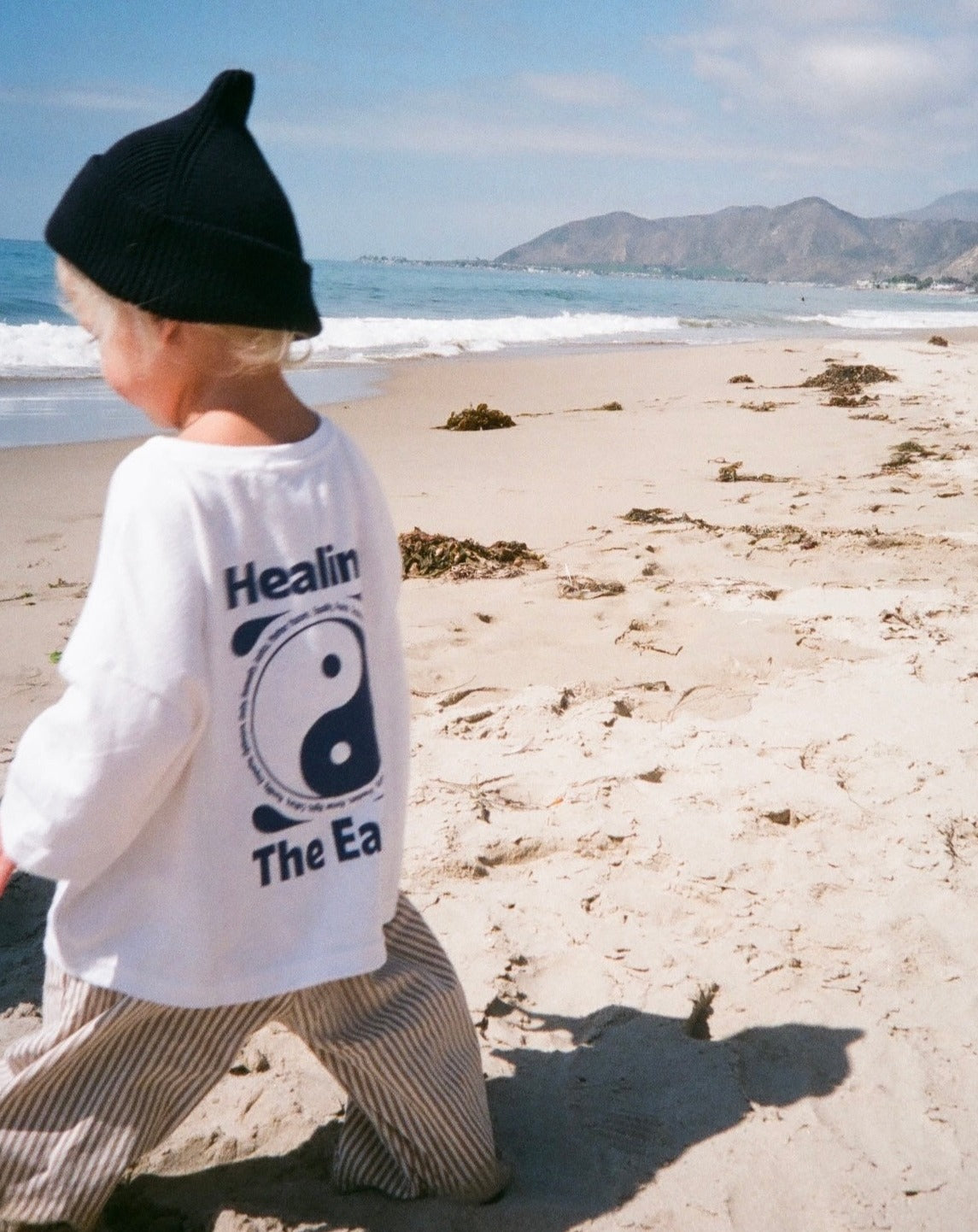 keep earth around tee | white + deep blue print