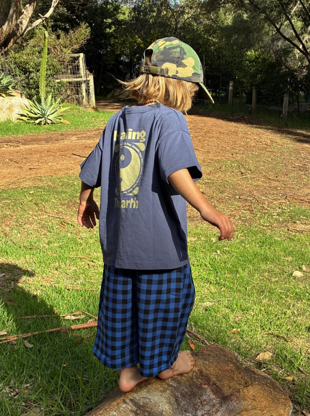 keep earth around tee | midnight