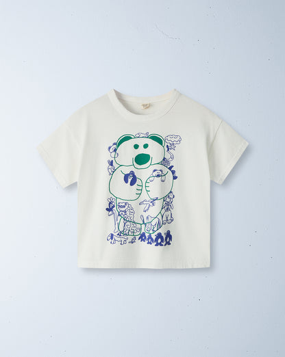hug your friends tee | white