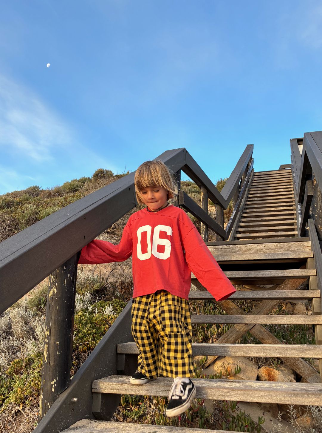 winter neko short | bumble bee