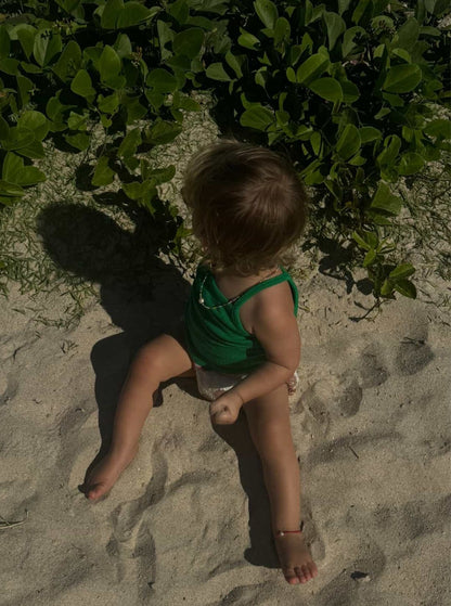 pixie singlet | parrot green